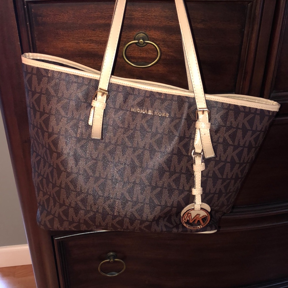 Neverful michale korrs